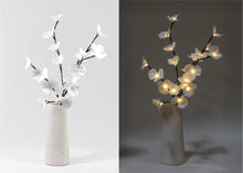 Charger l'image dans la galerie, Fleur orchidée avec lumière
