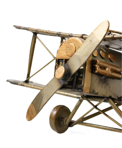 Avion en métal