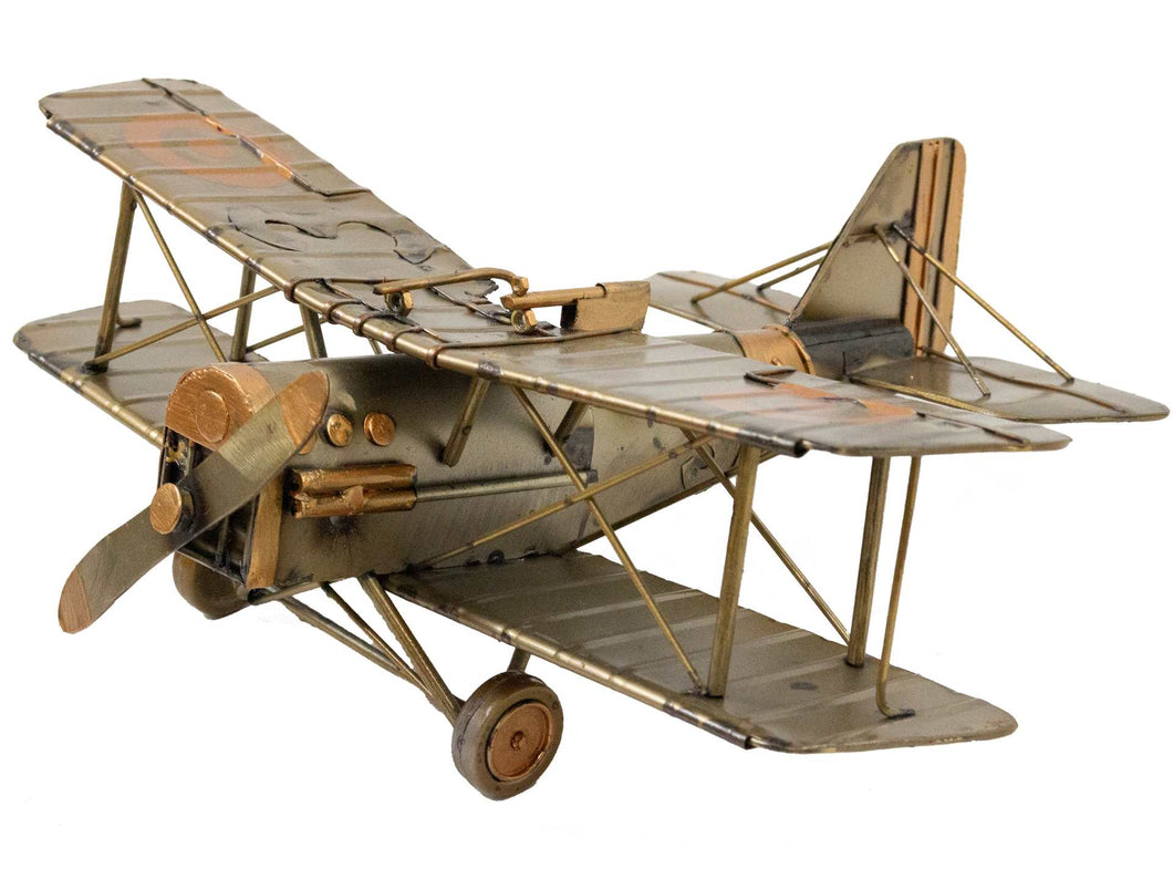 Avion en métal