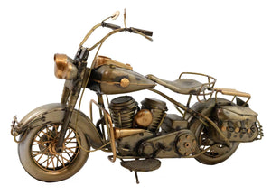 Moto antique en métal