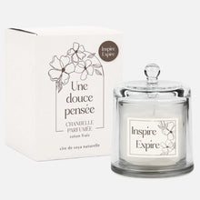 Charger l'image dans la galerie, Bougie parfumée dans une cloche de verre - plusieurs choix
